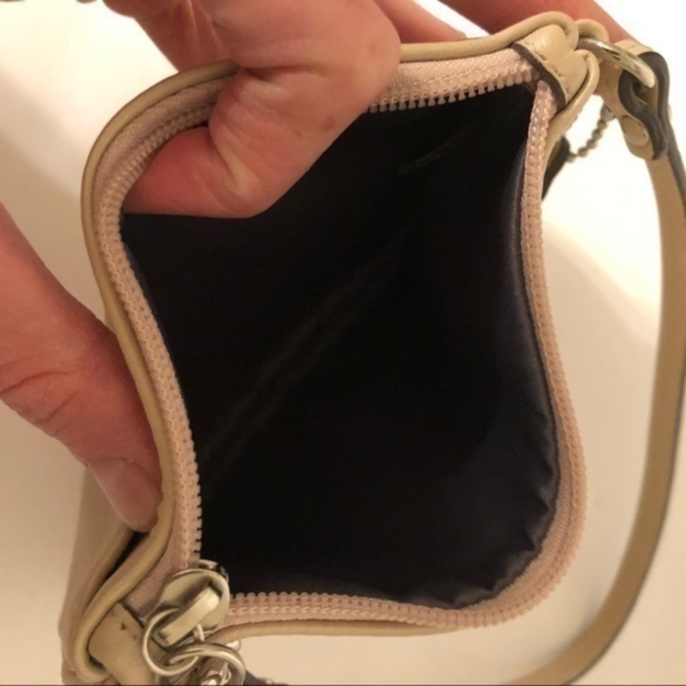 👛 COACH 👛 pearl leather wristlet - Picture 5 of 7